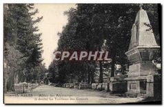 CPA Arles Allees des Alyscamps Le Tombeau des Consuls 