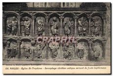 CPA Arles Eglise St Trophime Sarcophage chretien antique servant de fonts baptismaux 
