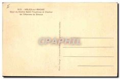 CPA Arles sur Rhone Cour du Cloitre Saint Trophime et Clocher de l'Homme de Bronze 