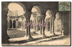CPA Arles Interieur du Cloitre Saint Trophime Les Piliers Romains 