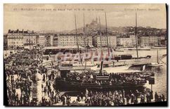 CPA Marseille Un coin du Vieux Port et ND de la Garde Bateaux