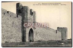 CPA Remparts d'Aigues Mortes Les Tours de l'Arsenal et de la Poudrire 