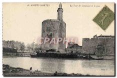 CPA Aigues Mortes La Tour de Constance et le quai 