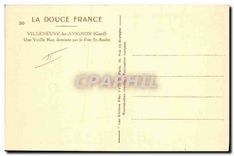 CPA Villeneuve les Avignon Gard Une Vieille Rue dominee par le Fort St Andre