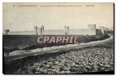CPA Aigues Mortes Vue generale des Remparts prise au levant 