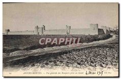 CPA Aigues Mortes Vue generale des Remparts prise au levant 