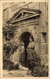 CPA Paysages et Pierres de Provence jeune fille et vieilles pierres a Saint Remy 