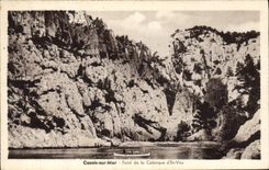 CPA Cassis sur mer fond de la Calanque d'En Vau 