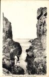 CPA Ploumanach C du N le Gouffre situe a la pointe du diable entre deux rochers 