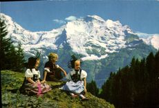 CPM Berner Oberland Trachtenkinder mit Jungfrau 