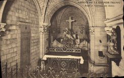 CPA Abbaye de la Grande Trappe Autel et Tombeau des Abbes 