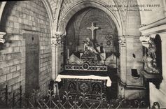 CPA Abbaye de La Grande Trappe Autel et Tombeau des Abbes 