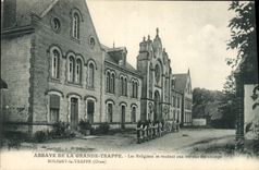 CPA Abbaye de La Grande Trappe Soligny la Trappe Orne Les Religieux se rendant aux traveaux des cham