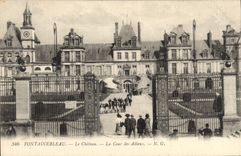 CPA Fontainebleau Le Chateau La Cour des Adieux 