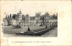 CPA Fontainebleau S et M Le Palais Cour des Adieux 