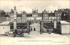 CPA Palais de Fontainebleau La Cour des Adieux 