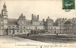 CPA Palais de Fontainebleau Facade sur la Cour des Adieux 