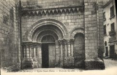 CPA Saumer M et L Eglise Saint Pierre Porte des Bas cotes 