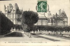 CPA Fontainebleau Le Chateau Vue vers la Chapelle 