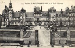 CPA Palais de Fontainebleau La Grille d'Honneur 