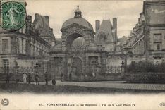 CPA Fontainebleau Le Baptiste Vue de la Cour Henri IV 