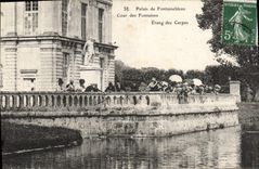 CPA Palais de Fontainebleau Cour des Fontaines Etang des Carpes 