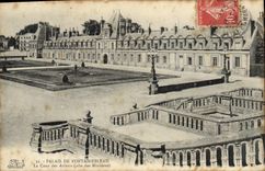 CPA Palais de Fontainebleau La Cour des Adieux Aile des Ministres 
