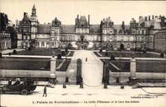 CPA Palais de Fontainebleau La Grille d'Honneur et la Cour des Adieux 