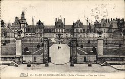 CPA Palais de Fontainebleau Grille d'Honneur et Cour des Adieux 