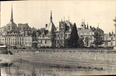 CPA Saumur L'Hotel de Ville vue prise du Pont 