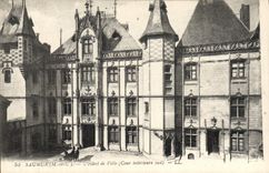 CPA Saumur Maine et Loire L'Hotel de Ville Cour interieure 