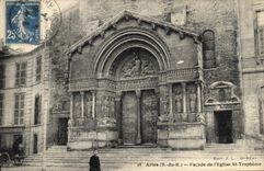 CPA Arles B du R Facade de l'Eglise et Trophime 