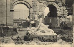 CPA Arles La Statue de Niobe 