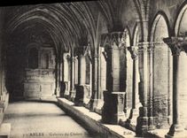 CPA Arles Galeries du Cloitre Sainte Trophime 