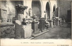 CPA Arles Musee Lapidaire Detail de Gauche 