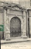 CPA Arles La Porte des Colonnes Torses Rue de la Republique 