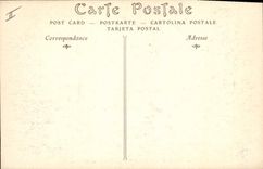 CPA Arles Arlesiennes au Cloitre de Saint Trophime