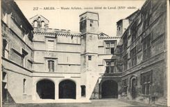 CPA Arles Musee Arlateu ancien Hotel de Laval 