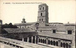 CPA Arles Vue Generale des Cloitres Saint Trophime 
