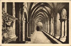 CPA Arles Bouches du Rhone Interieur du Cloitre Saint Trophime 