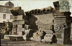 CPA Arles Pierres sculptees provenant du Theatre Antique 