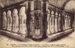 CPA Arles La Cathedrale Sainte Trophime Le Cloitre forme de quatre galeries 