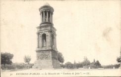 CPA Environs d'Arles Le Mausolle dit Tombeau de Jules 