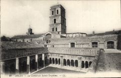 CPA Arles La Cathedrale Sainte Trophime 