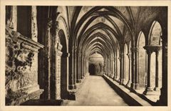 CPA Arles Bouches du Rhone Interieur du Cloitre de St Trophime 