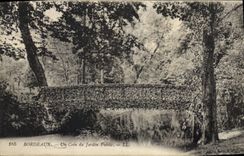 CPA Bordeaux Un Coin du Jardin Public 