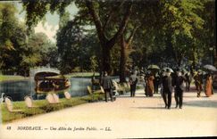 CPA Bordeaux Une Allee du Jardin Public 