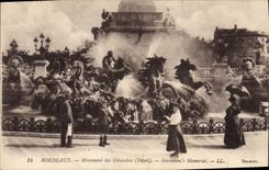 CPA Bordeaux Monument des Girondins 