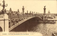CPA Paris Le Pont Alexandre III et la Seine Bateau Peniche