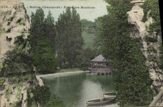 CPA Paris Buttes Chaumont Entre les Rochers 